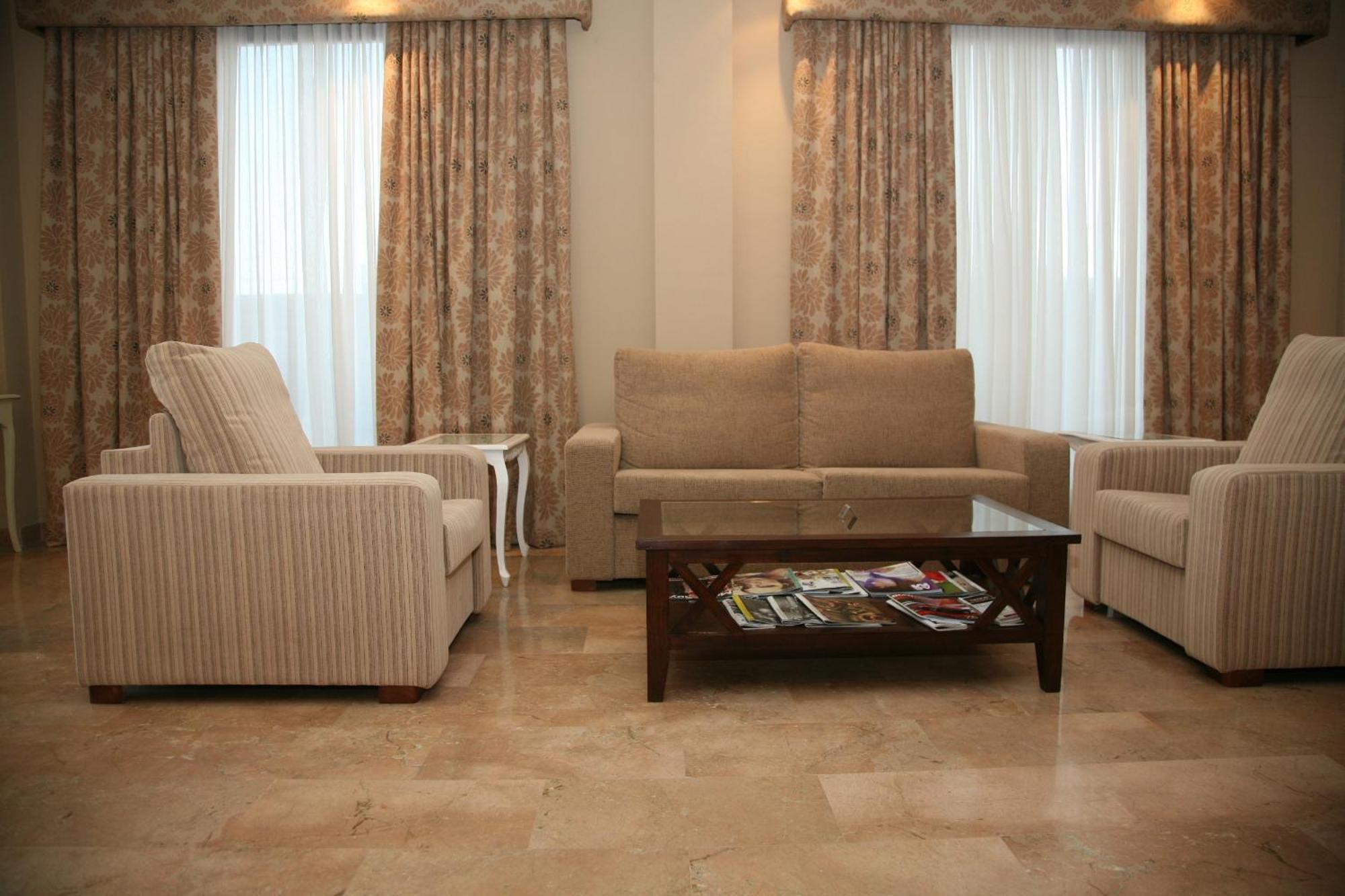 Hotel Torre Del Oro La Rinconada Kültér fotó
