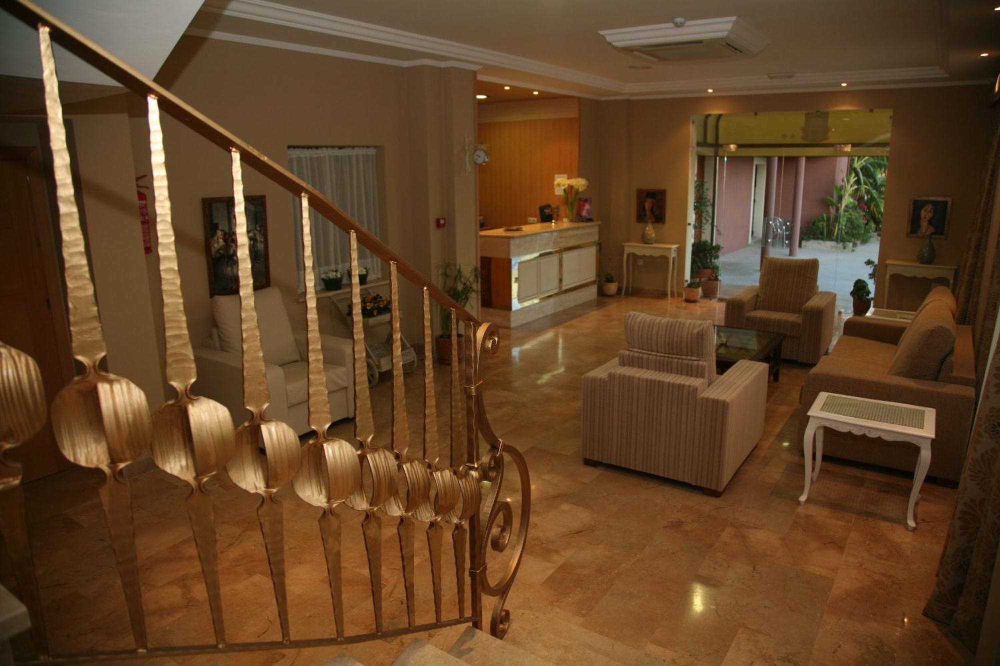 Hotel Torre Del Oro La Rinconada Kültér fotó